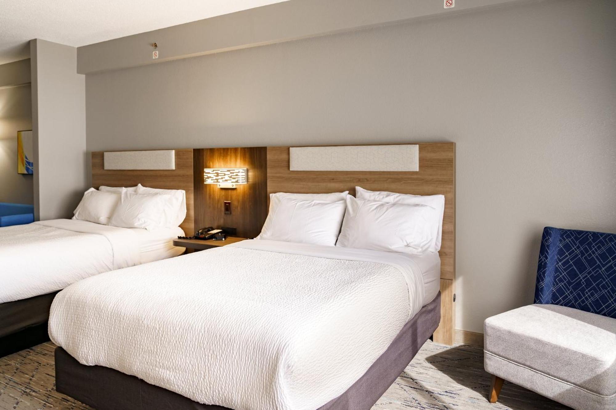 Holiday Inn Express Hotel Raleigh Southwest By Ihg Exterior photo